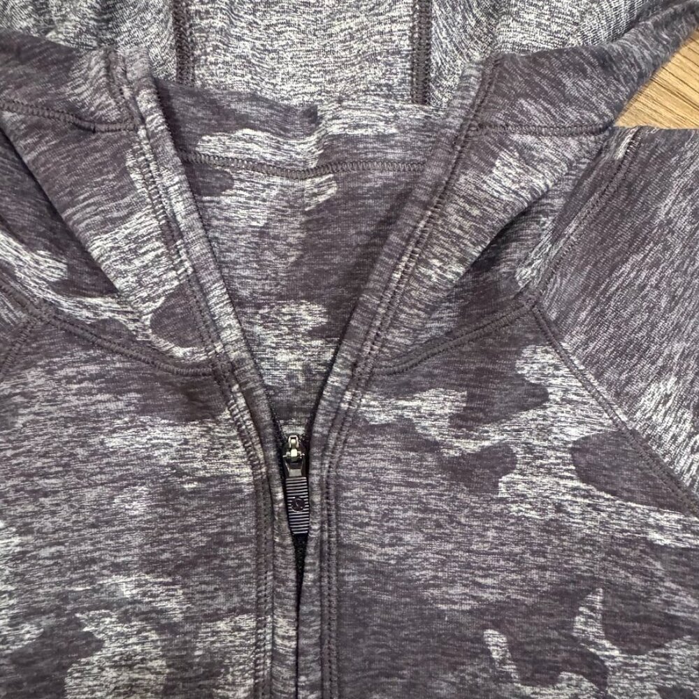 Lululemon Warm Stabilizer 1/2 Zip Hoodie Size 6 Incognito Camo - Picture 3 of 5